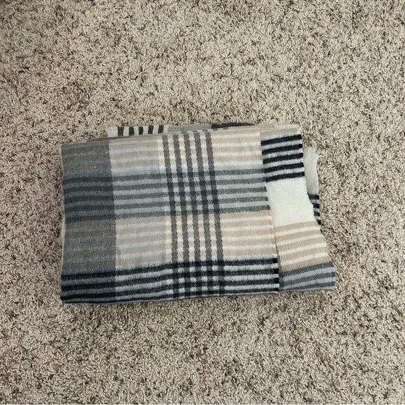 Zara Oversized Plaid Black/White/Grey Blanket Thick Scarf - Picture 4 of 4